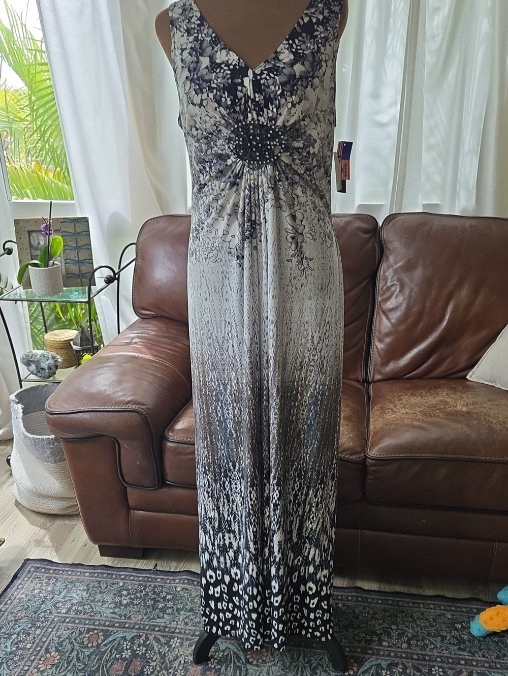 Sleeveless V-Neck Black and White Printed Maxi Dress
